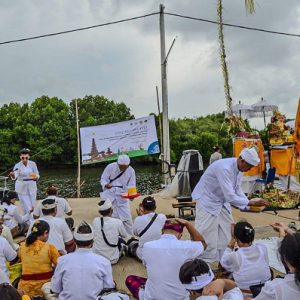 Jelang Idul Fitri, Bupati Buton Utara Buka Pasar Pangan Murah di Desa Rante Gola