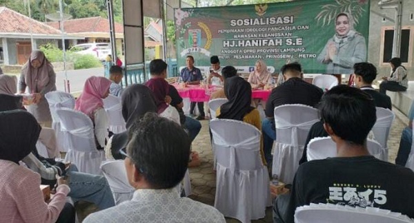 Hanifah Sosialisasikan Pancasila dihadapan Pemuda Way Urang