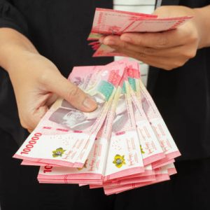 Menukar Uang Receh Menjelang Lebaran: Antara Kebutuhan dan Hukum Riba