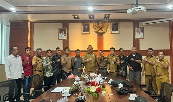 Datangi Bupati Ketapang, warga Desa Seguling Dusun Labu dan Desa Batu Sedau minta Bupati buat surat larangan pengelolaan lahan HP