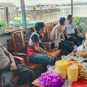 Kapolsek Kendawangan Laksanakan Silaturahmi Kamtibmas di Hari Lebaran Idul Fitri 1446 H