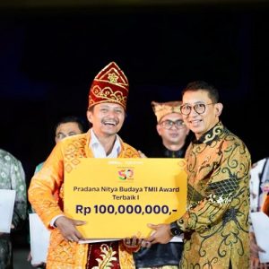 Rayakan 50 Tahun TMII, Fadli Zon Beri Penghargaan Anjungan Daerah Terbaik