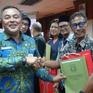 Aspem Kota Administrasi Jakarta Barat secara resmi serahkan SK pensiun