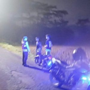 Antisipasi dan Tekan Angka Kejahatan, Personel Polres Karawang Laksanakan Patroli Malam Hari