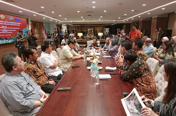 Ketua Umum PWI Pusat Hadiri Penandatanganan MoU Pembangunan 1000 Rumah untuk Wartawan