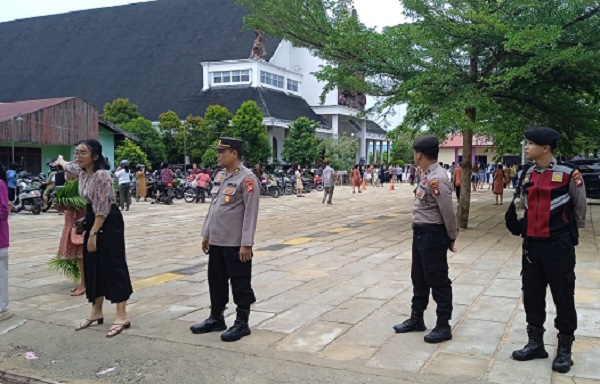 Personel Polres Ketapang Laksanakan Pengamanan Ibadah Perayaan Paskah 