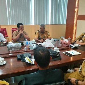 Datangi Bupati Ketapang, warga Desa Seguling Dusun Labu dan Desa Batu Sedau minta Bupati buat surat larangan pengelolaan lahan HP