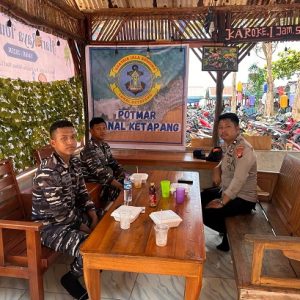 Polsek Kendawangan Laksanakan Pengamanan Objek Wisata Pantai Selama Operasi Ketupat 2025