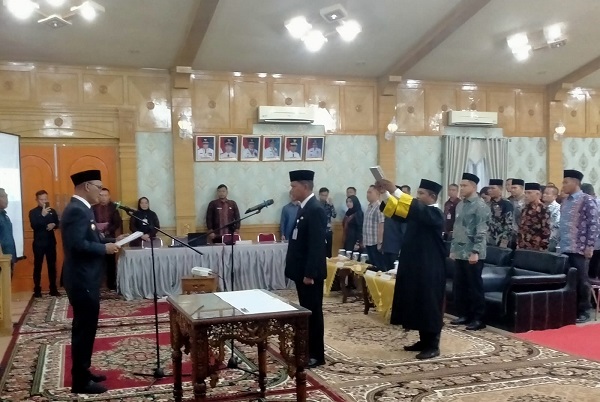 Penuh Hikmat Bupati Sarolangun Lantik Penjabat Sekretaris Daerah