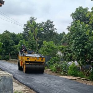 Jalan Desa Kampung Babakan di Hotmix, Warga ucapkan terima kasih kepada Kades Suji