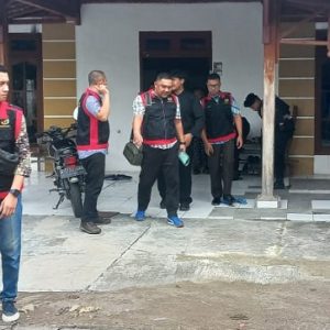 Dugaan Korupsi PAM Desa Sogo, Menantu Kuwatono Usir Wartawan Saat Kejaksaan Blora Lakukan Penggeledahan 