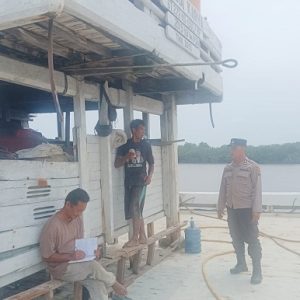Polsek Kawasan Pelabuhan Sukabangun Ketapang Laksanakan Sambang dan Patroli Dialogis 