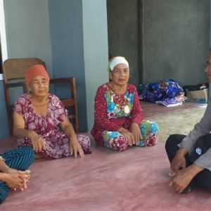 Bhabinkamtibmas Polsek Benua Kayong Bripka Wandra Sambangi Warga Desa Sukabaru