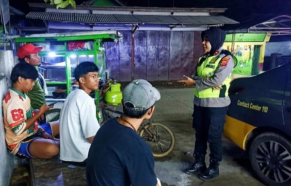 Sesuai Surat Edaran Gubernur Jawa Barat Nomor 51/PA.03/DISDIK tanggal 23 Mei 2025 tentang pembatasan aktivitas malam bagi peserta didik, Polsek Rengasdengklok melakukan operasi razia pembatasan jam malam bagi para pelajar di wilayah hukum Polsek Rengasdengklok yang masih ada di luar rumah. Senin, (23/6/2025).