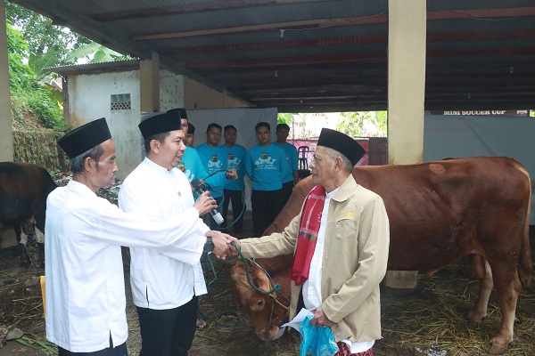Kurbankan 22 Ekor Hewan, Polres Sukabumi Salurkan 1.809 Paket Daging