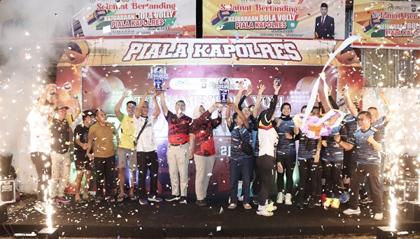 Peringati Hari Bhayangkara ke-79, Tuyul Legend dan Lanal Ketapang Juarai Kejuaraan Voli Piala Kapolres Ketapang