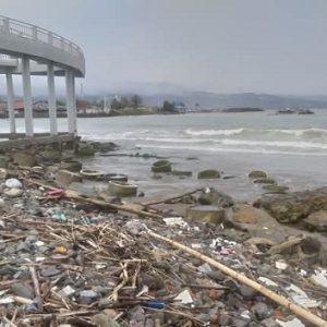 Ke Mana Perginya Keindahan Pantai Palabuhanratu? Sampah dan Kerusakan Bangunan Cemari Ikon Wisata Sukabumi