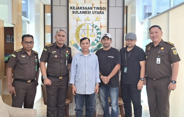 Tim SIRI Kejagung Amankan Terpidana Alexander Rottie Perkara Pencabulan Anak