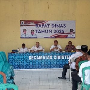 Rapat Dinas Kecamatan Cirinten Bahas Peningkatan Pelayanan Publik dan Keamanan Desa