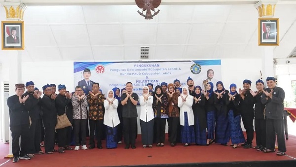 Bupati Lebak Lantik dan Kukuhkan Dekranasda Kabupaten Lebak Masa Bakti Tahun 2025-2030