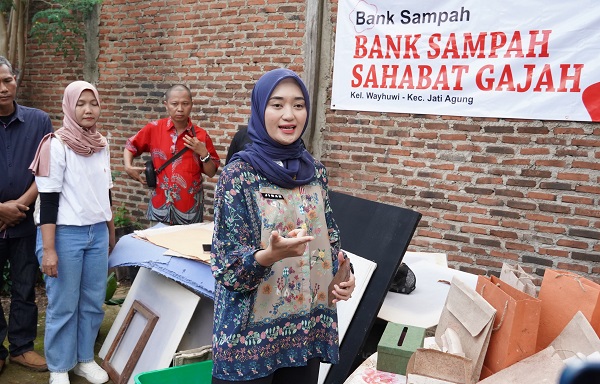 Pelopor gaya hidup ramah lingkungan, Wagub Lampung ajak santri pesantren buang sampah pada tempatnya
