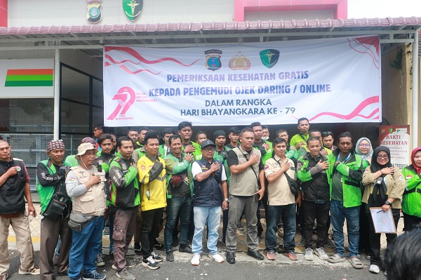 Ratusan Pengemudi Ojek Online Jalani Pemeriksaan Kesehatan Gratis di RS Bhayangkara TK II Medan