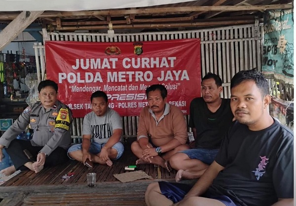Jum'at Curhat: Bhabinkamtibmas berikan Edukasi dan Sosialisasi ke Warga Soal Kamtibmas