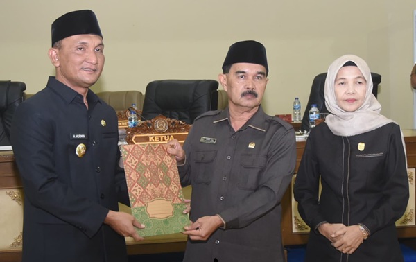 Rapat Paripurna Tingkat I Tahap III Tentang Tanggapan dan Jawaban Eksekutif Terhadap Ranperda Pertanggung Jawaban APBD Kabupaten Sarolangun Tahun 2024