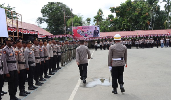 Kapolda Papua Tengah Tinjau Latihan Pemantapan Upacara Peringatan Hari Bhayangkara Ke-79 di Polres Nabire