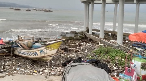 Ke Mana Perginya Keindahan Pantai Palabuhanratu? Sampah dan Kerusakan Bangunan Cemari Ikon Wisata Sukabumi