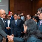 Wamenlu RI Arrmanatha Nasir bersama pelaku usaha dalam forum Indonesia-Bangladesh Business Gathering