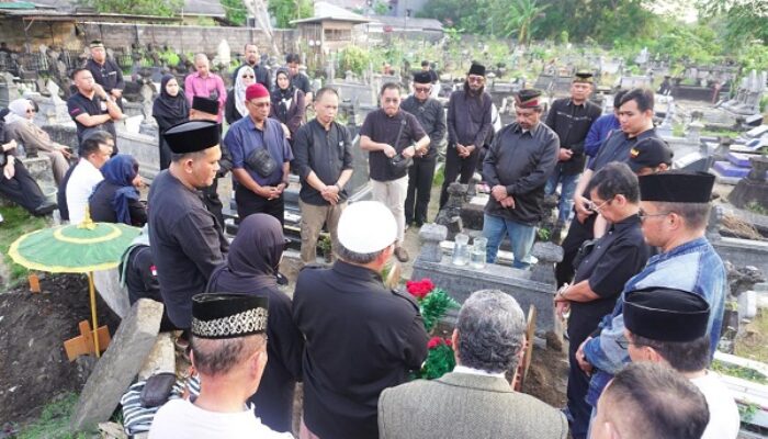KAI Ziarah ke Makam Ramdlon Naning, Kenang Sang Pendekar Hukum