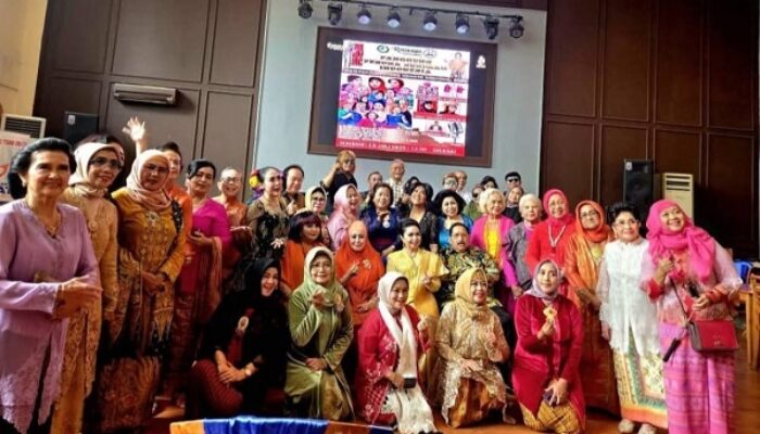 Seniman Indonesia Rayakan Hari Kebaya Nasional Bersama Komunitas PESONA