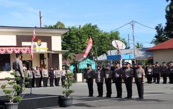 Kapolres Nabire Pimpin Upacara Kenaikan Pangkat Personel Polres Nabire dan Brimob Yon C Pelopor