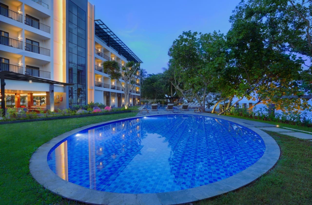 aston-anyer-seaside-explores