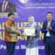 Bupati Serang Ratu Zakiyah menerima KNPI Award 2025
