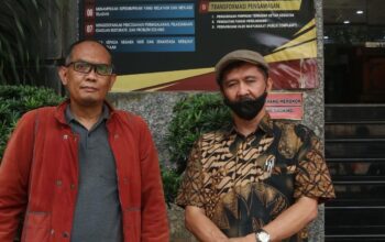 Indra Gumilar saat melapor ke Polda Metro Jaya didampingi kuasa hukum