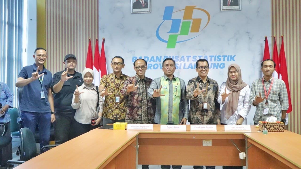 Warga desa di Lampung mengikuti program pemberdayaan ekonomi