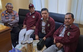 Tim KKN IAI Darul Amal Lampung saat kunjungan ke Polsek Metro Timur
