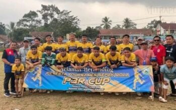 Tim Liman FC Desa Cirinten merayakan kelolosan ke final turnamen P3R Cup