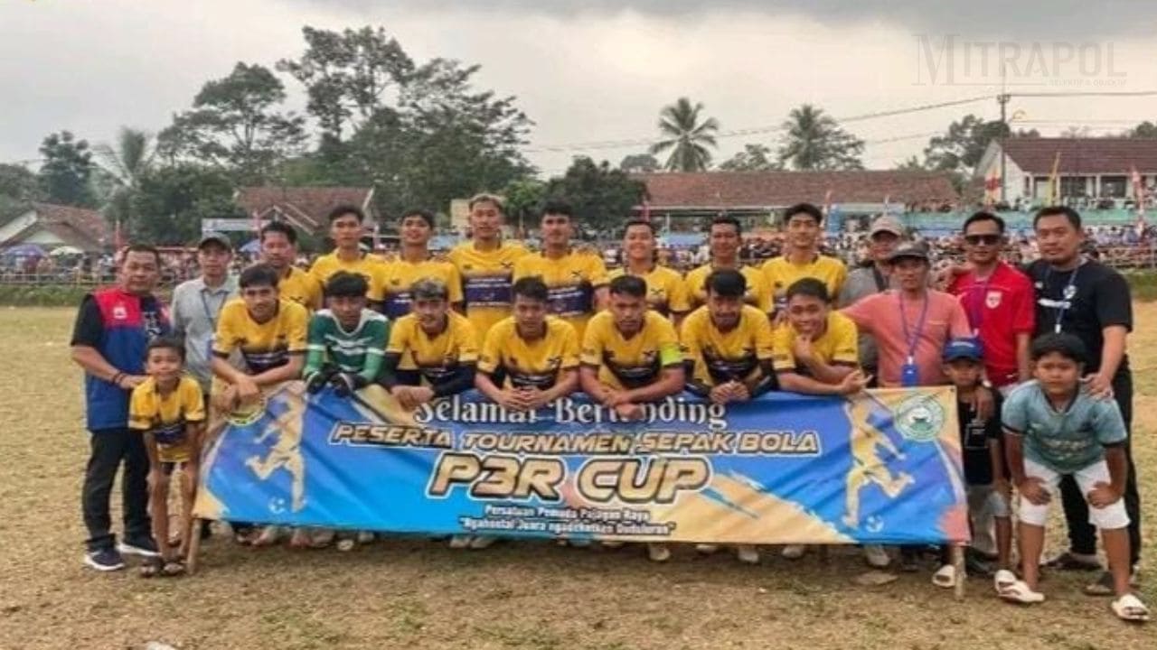 Tim Liman FC Desa Cirinten merayakan kelolosan ke final turnamen P3R Cup