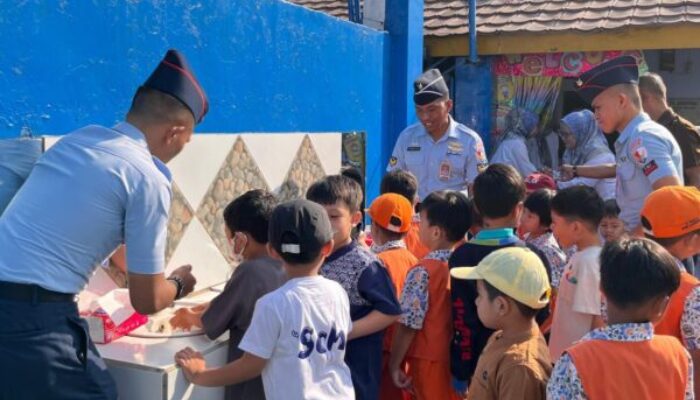 Hari Anak Nasional, Lanud Husein Sastranegara Distribusikan 7.000 Paket Makanan Bergizi Gratis