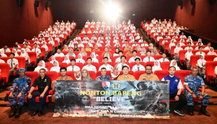 SMA 13 Bandung Nobar Film Believe, Lanud Husein Tanamkan Jiwa Patriotisme Lewat Layar Lebar