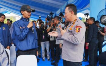 Kapolri Jenderal Listyo Sigit Prabowo melepas korban PHK