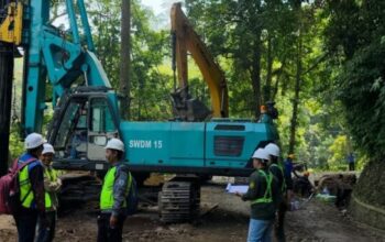 Proyek perbaikan jalan nasional di Tikungan Mbah Singo, Jalur Gumitir