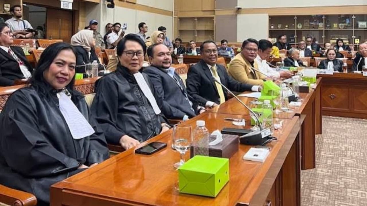 Ketua Peradi Jakarta Utara Carrel Ticualu menyampaikan usulan RKUHAP di Komisi III DPR