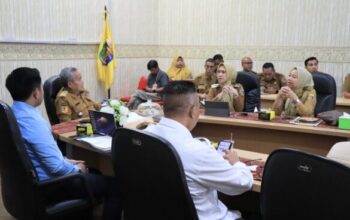 Staf Ahli Gubernur Lampung saat mengikuti Rakor Inflasi Nasional secara daring