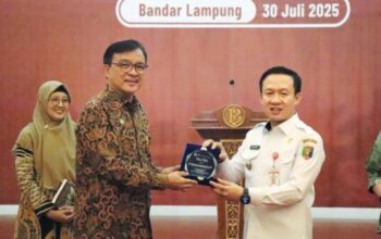 Sekdaprov Lampung Marindo Kurniawan membuka Seminar ISEI 2025