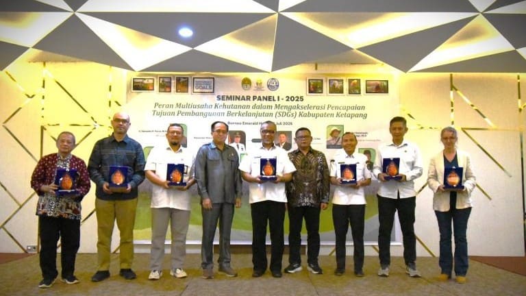 Suasana seminar multiusaha kehutanan di Ketapang yang dihadiri tokoh daerah dan nasional