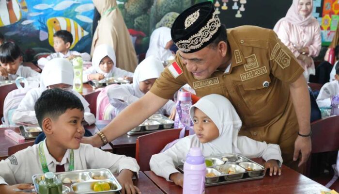 Tinjau Langsung! Wali Kota Metro Pastikan Program Makan Bergizi Gratis Berjalan Optimal